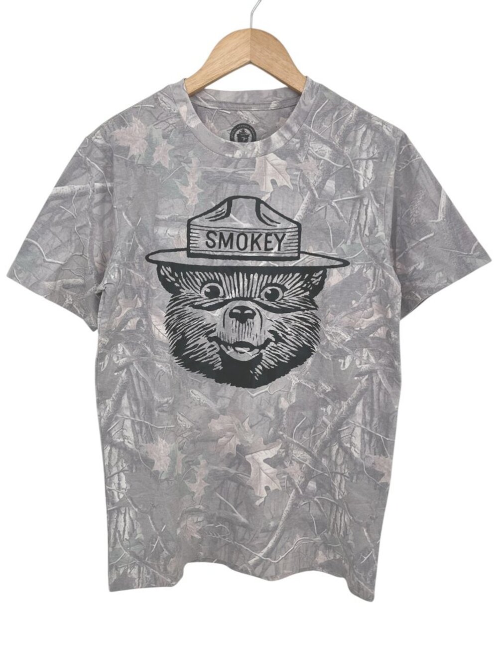 NWOT Smokey Bear Men’s T-Shirt Tree Camo Small - Picture 1 of 6